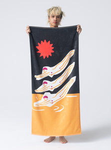 INTO THE SQUIRT BEACH TOWEL ALLOVER
